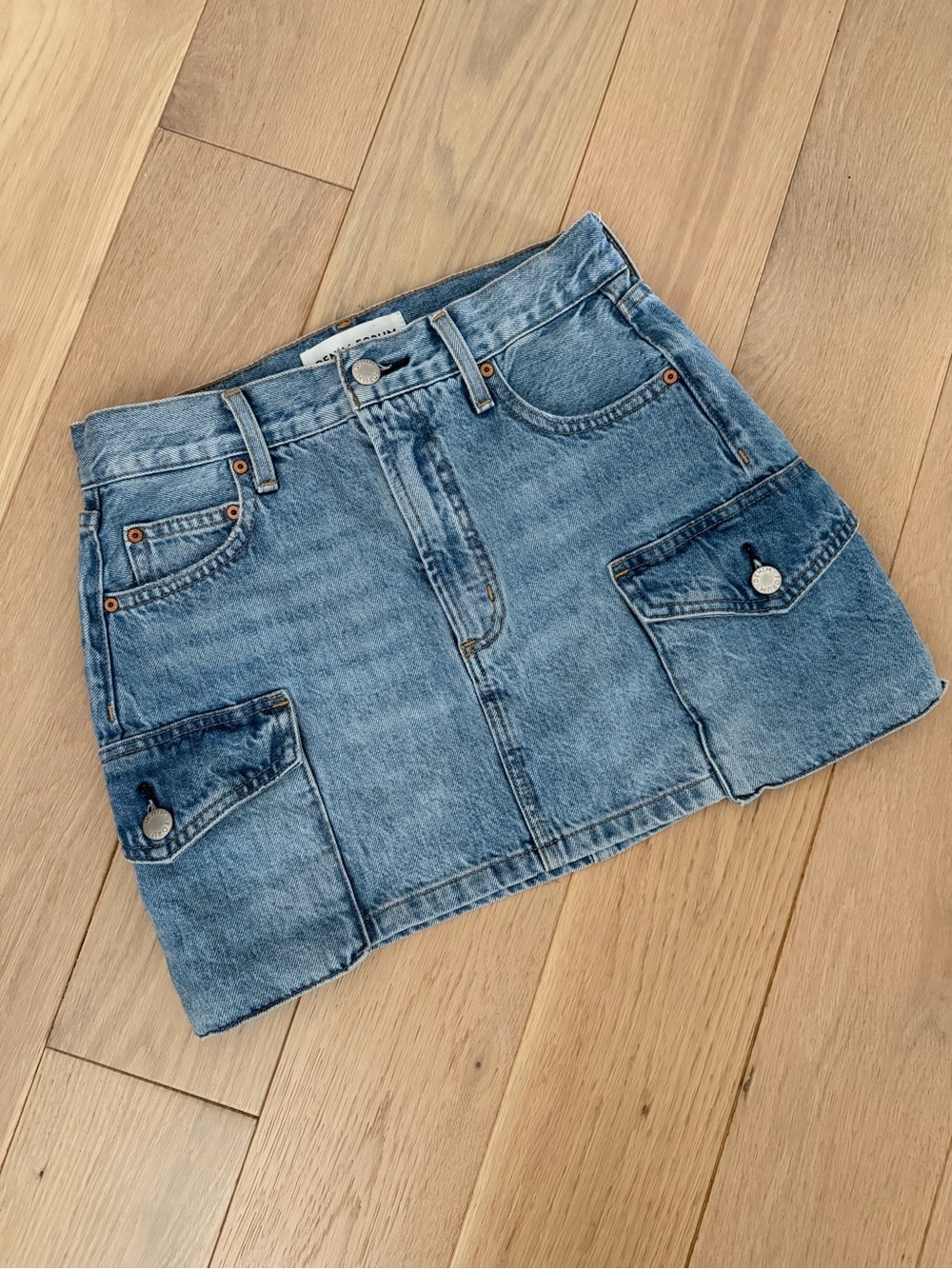 Aritzia Denim Forum 90’s mid rise cargo mini skirt size 24